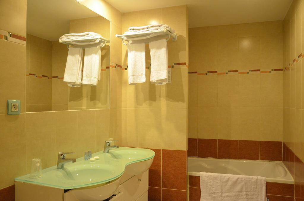 Auberge De Bonpas Logis De France 호텔 아비뇽 객실 사진