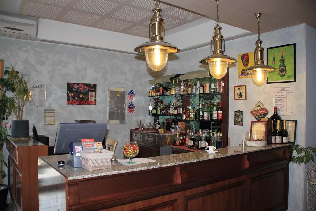 Auberge De Bonpas Logis De France 호텔 아비뇽 외부 사진